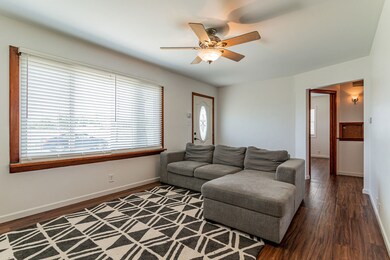 916 E Daggy St, Tuscola, IL 61953 - photo 4