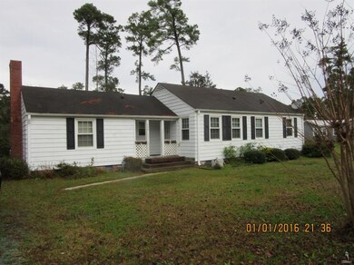 604 E Wilmington St, Burgaw, NC 28425 - photo 2