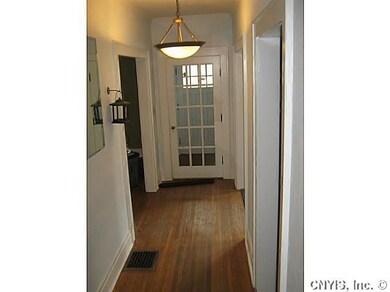 Foyer Front entry alcove and hallway