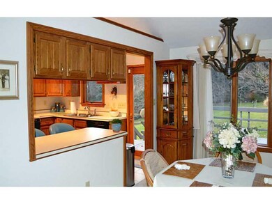 Dining Room. Open floor plan provides great natura