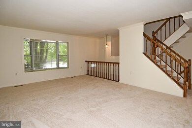 9582 Lindenbrook St, Fairfax, VA 22031 - photo 5