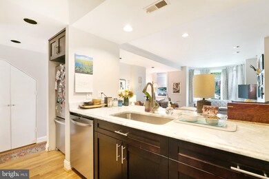 1009 O St NW, Washington, DC 20001 - photo 7