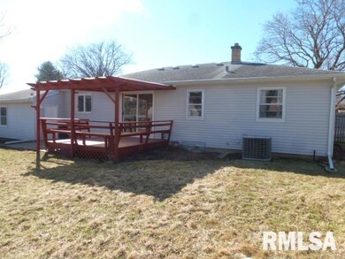1806 W 38th Place, Davenport, IA 52806 - photo 2