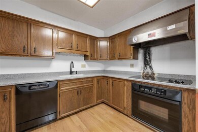 824 Pawnee Dr NW, Cedar Rapids, IA 52405 - photo 6