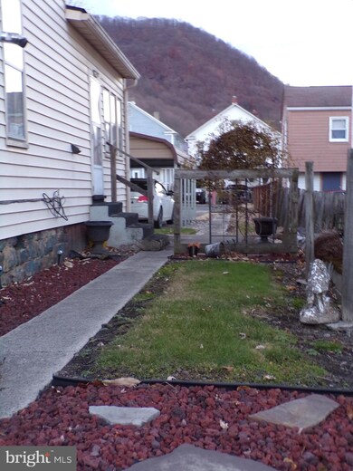 36 S E St, Keyser, WV 26726 - photo 2