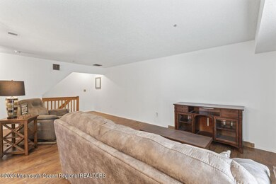 902 Scarlet Oak Ave, Toms River, NJ 08755 - photo 4