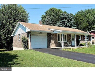 527 Lyman Ave, Womelsdorf, PA 19567 - photo 2