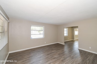 6238 Green Pine Ln, Jacksonville, FL 32277 - photo 5