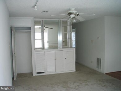 12105 Greenway Ct unit 188, Fairfax, VA 22033 - photo 4