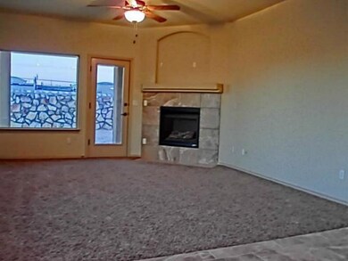 13813 Hollywood Dr, Horizon City, TX 79928 - photo 4