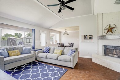 3330 Edgecreek Dr, Houston, TX 77066 - photo 4