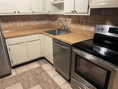 911 NE 199th St unit 20314, Miami, FL 33179 - photo 4