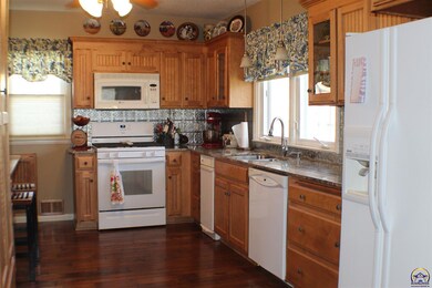 1405 SW Burnett Rd, Topeka, KS 66604 - photo 3