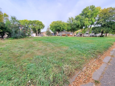 402 Hudson Ave, Marshall, MN 56258 - photo 4