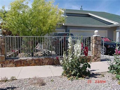 14025 Lago Seco Dr, Horizon City, TX 79928 - photo 2