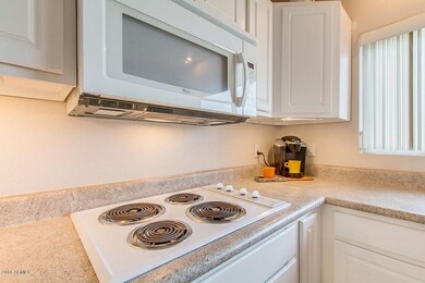 BUILT IN MICROWAVE / COOKTOP