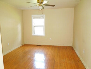 bedroom_55619711