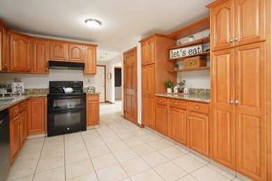 52 Wexford Dr, Mansfield, MA 02048 - photo 4