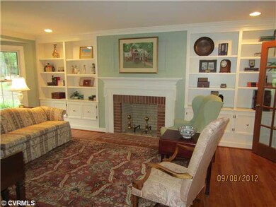 Living Room - Traditional living room with bay win
