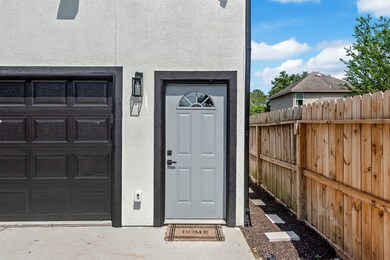 5010 Creekmont Dr, Houston, TX 77091 - photo 2