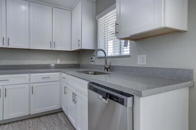 1436 W 7th St-11