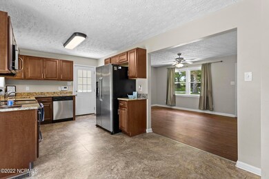 226 Regalwood Dr, Jacksonville, NC 28546 - photo 6