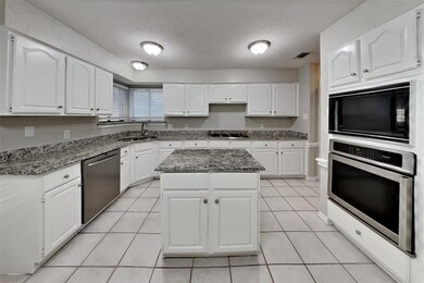 505 Springhill Dr, Hurst, TX 76054 - photo 4