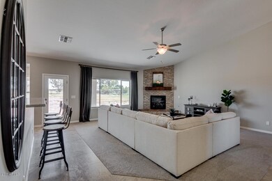 3 2331 - Great room 3