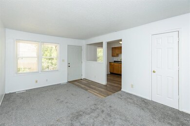 914 Lewis Ave, Des Moines, IA 50315 - photo 4