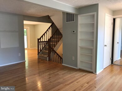 6822 Montivideo Square Ct, Falls Church, VA 22043 - photo 7