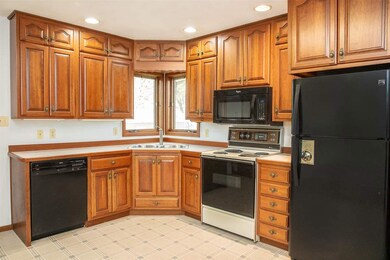 1260 St Andrews Ave, Waterloo, IA 50701 - photo 3