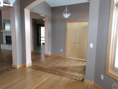 3902 SW Lincolnshire Rd, Topeka, KS 66610 - photo 2