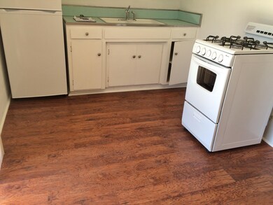 1276 Halcyon kitchen