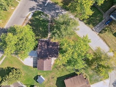 3042 Fairlawn Dr, Columbus, IN 47203 - photo 5