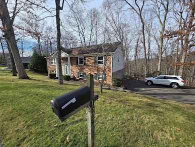 1508 Round Hill Rd, Oak Hill, WV 25901 - photo 5