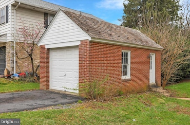 1823 N 15th St, Reading, PA 19604 - photo 5