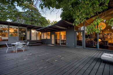 Huge deck for entertaining