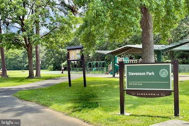 218 Stevenson Square, Alexandria, VA 22304 - photo 5