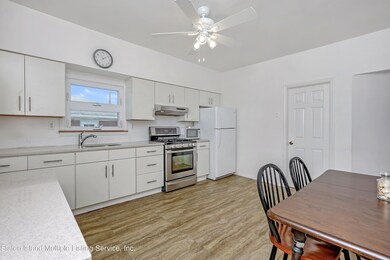 (6) UNIT 1 KITCHEN