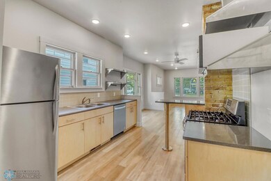 Kitchen1_3-1280.JPG