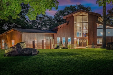 03_1555 Crescent Hills