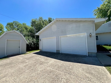 201 Mcarthur Dr, Albert Lea, MN 56007 - photo 5