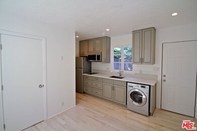 838 Hilldale Ave unit 1/4, West Hollywood, CA 90069 - photo 2