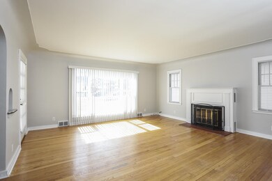 003-photo-living-room-6863989