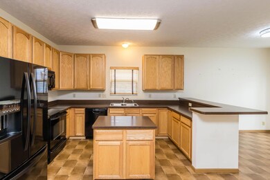 3937 Winding Path Dr-15