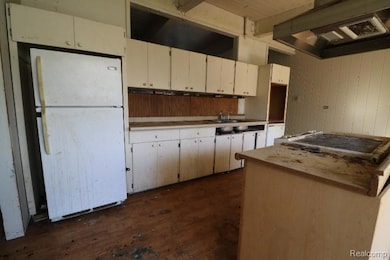 1741 Carmanbrook Pkwy, Flint, MI 48507 - photo 5