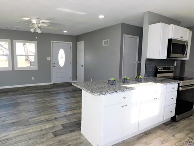 1413 SW Glencoe St, Topeka, KS 66611 - photo 6