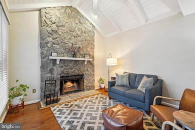 10917 Brewer House Rd, Rockville, MD 20852 - photo 3