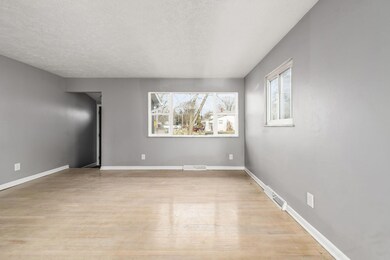 009_cf32f5ca42_W Reeb Ave-010
