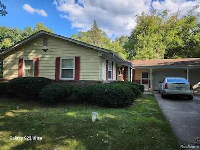 2340 Pineview Ct, Flushing, MI 48433 - photo 3